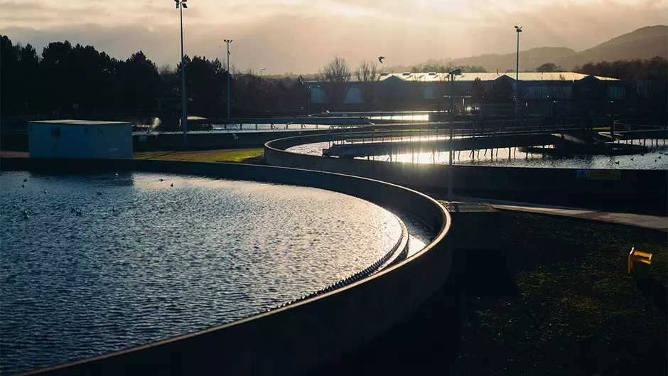 Wastewater clarifiers